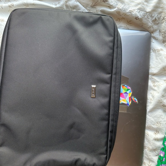 Authentic TUMI laptop case - Picture 3 of 4